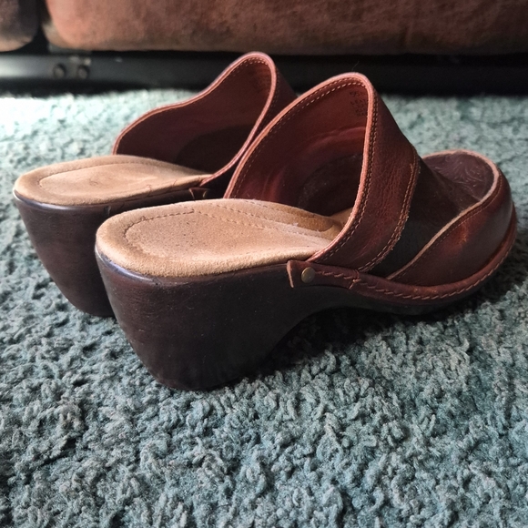 Nurture Women's Brown Leather Clogs 6M - Picture 2 of 14